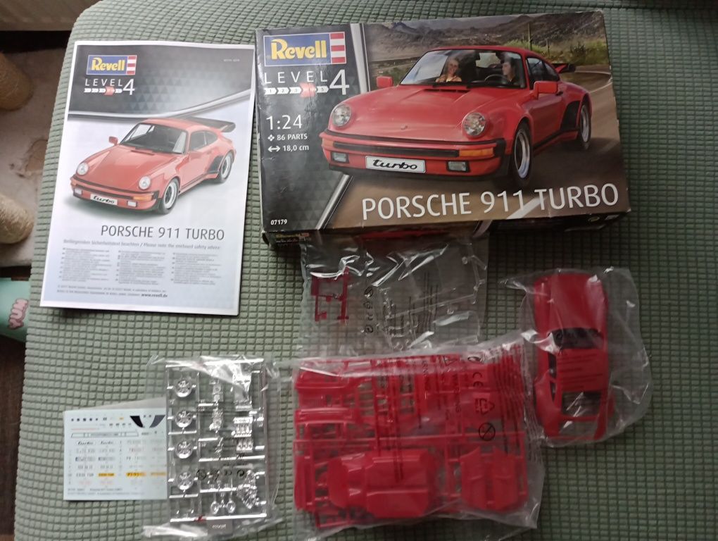 Revell Porsche 911 Turbo model do sklejania 1:24