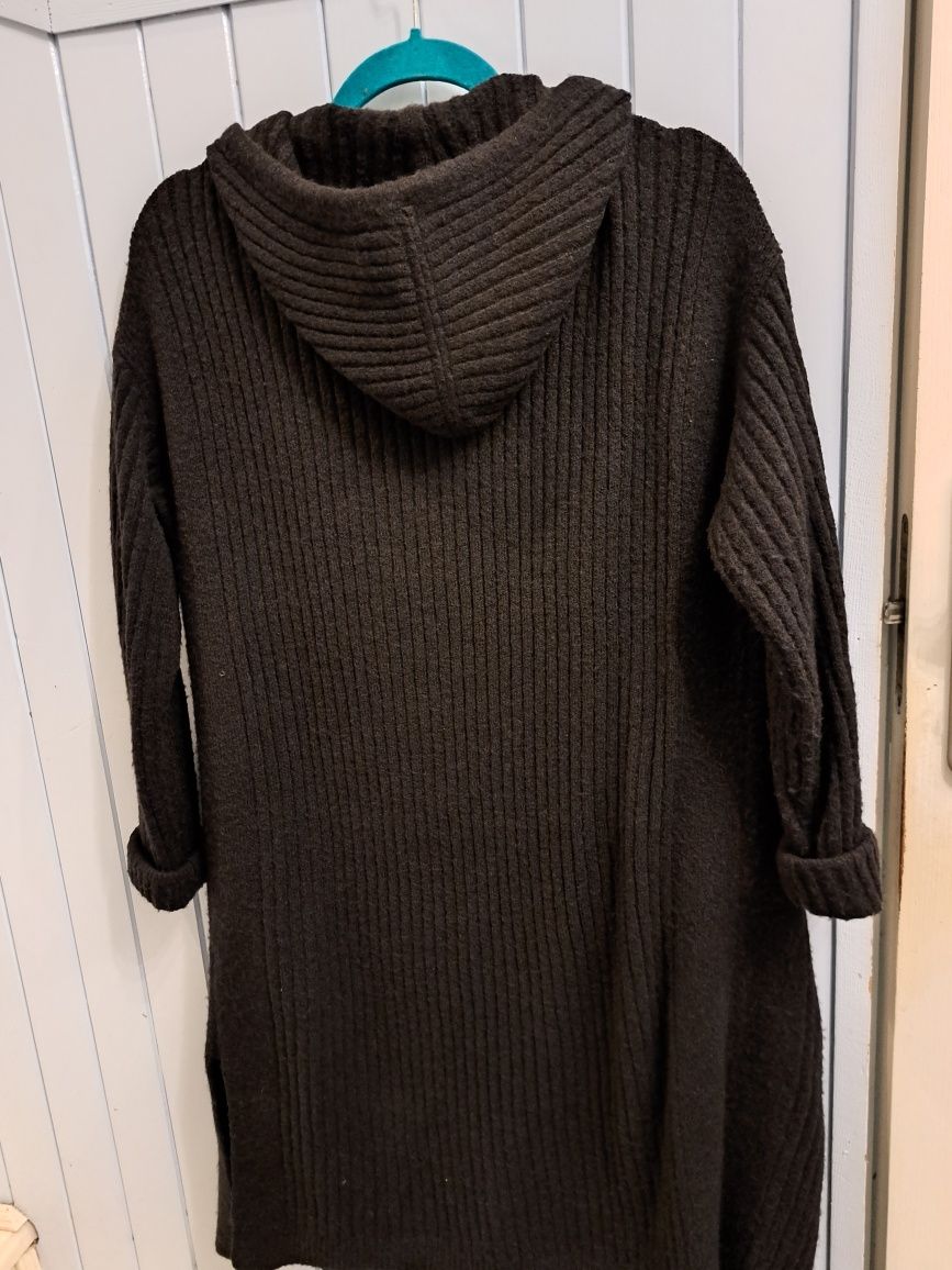 Długi czarny sweter z kapturem M/L