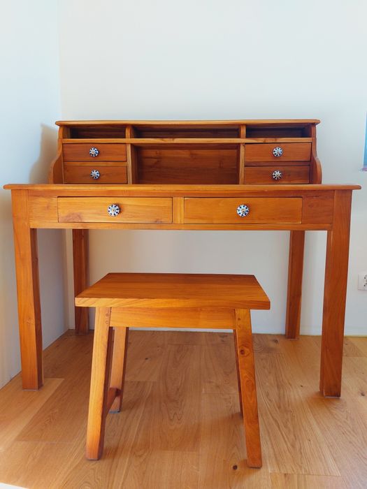 Kredens, biurko. drewno, ceramika