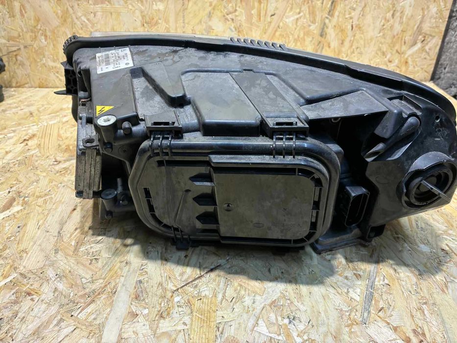 lampa prawy przód prawa przednia xenon audi a6 c6 europa