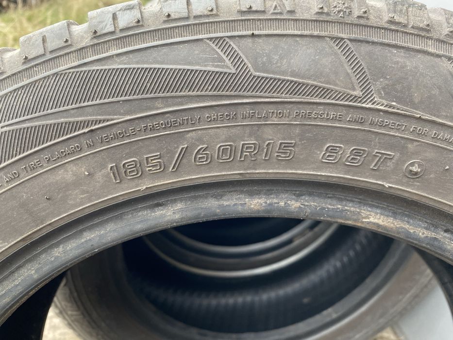 Зимові шини б/в FALKEN 185/60 R15.