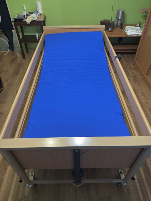 Łóżko rehabilitacyjne dla seniora