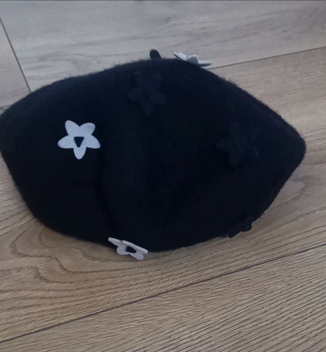 Czarny beret damski