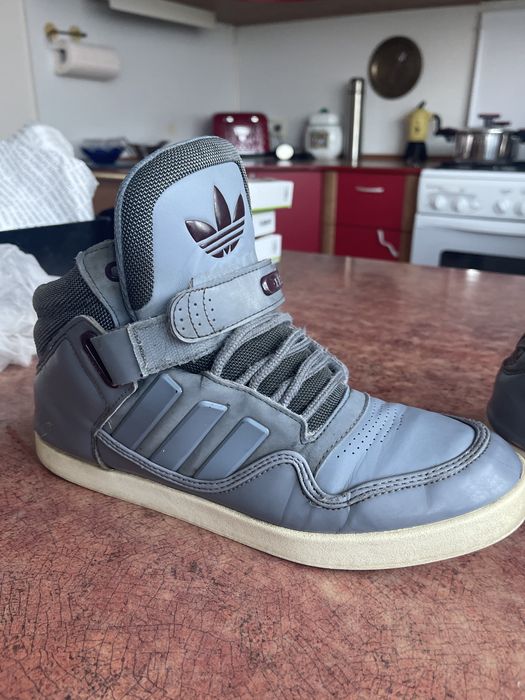 Adidas кросівки