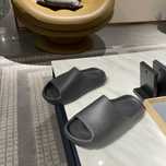 buty_adidasoriginalsYeezyslide UnisexTrampki R. 42