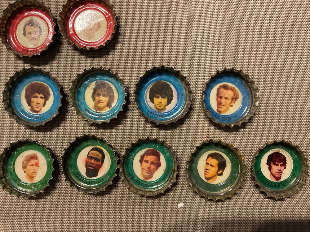 Catorze caricas antigas de jogadores de futebol da Schweppes