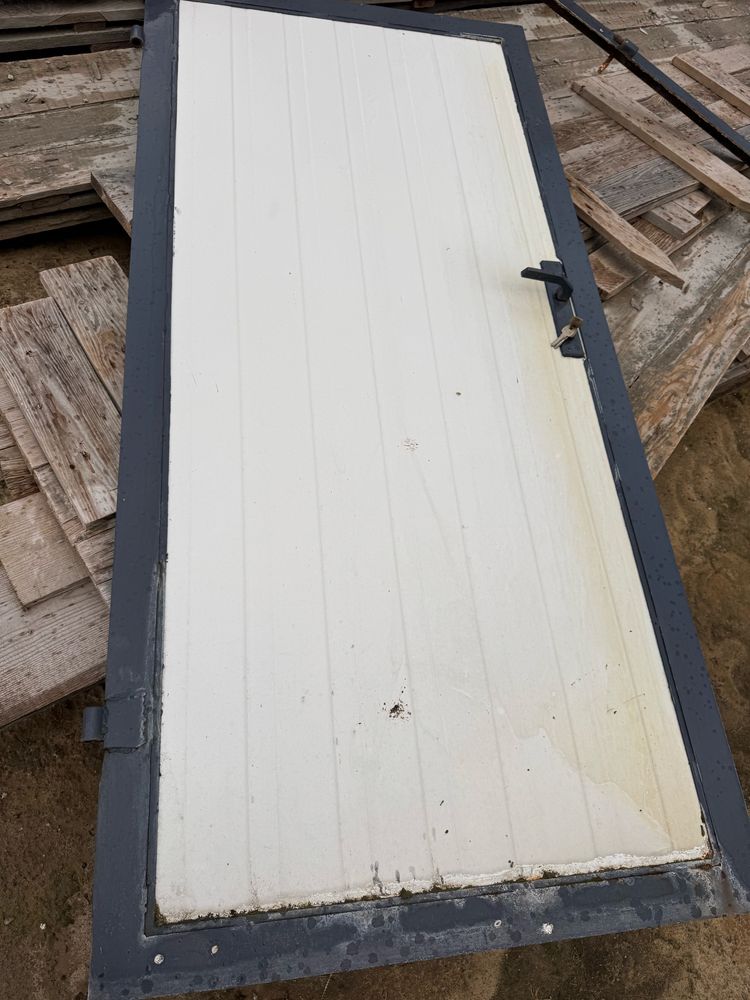 Drzwi wejściowe przemysłowe z  plyty PIR 200/100 stalowe mocne