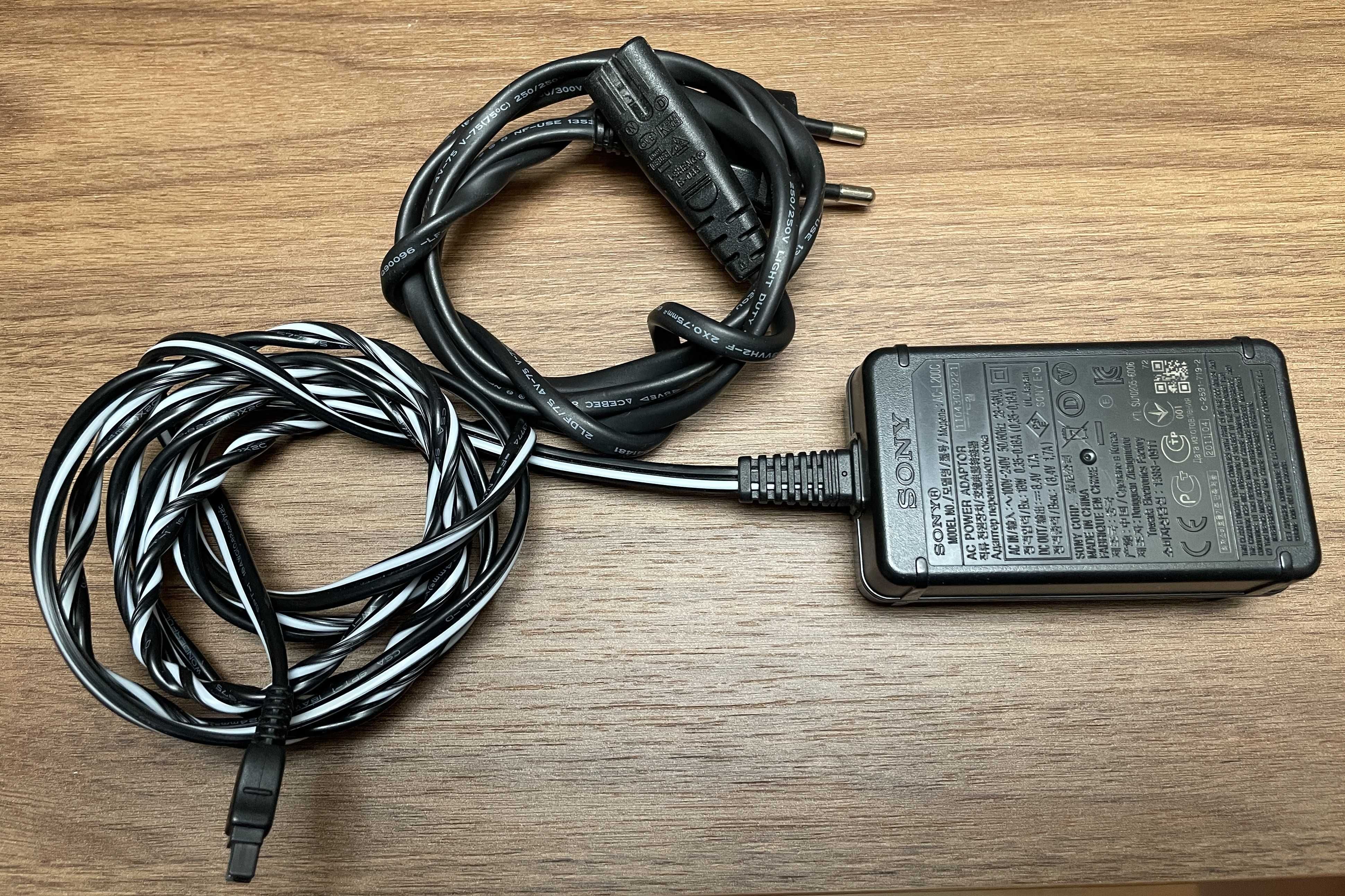 Sprzedam kamerę Sony HDR-CX700VEB z dyskiem 96GB