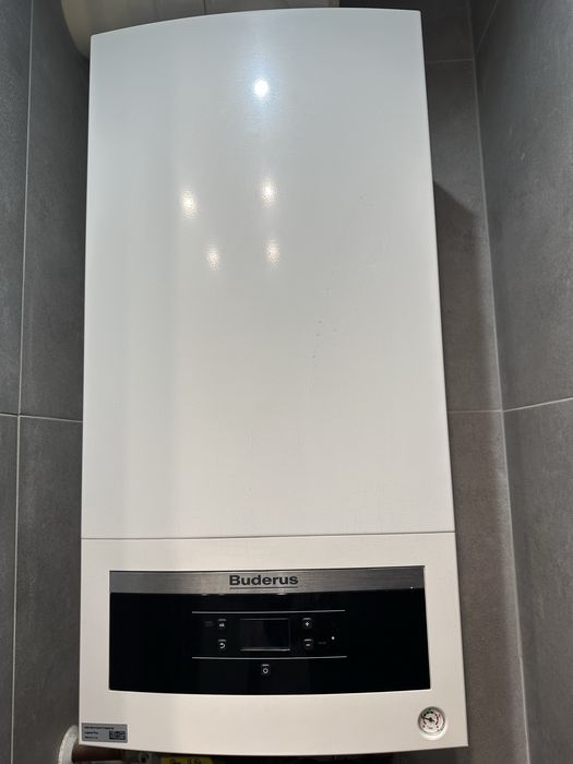 Kocioł Buderus Bosh wraz z sterownikami oraz 3 grzejnikami panelowymi