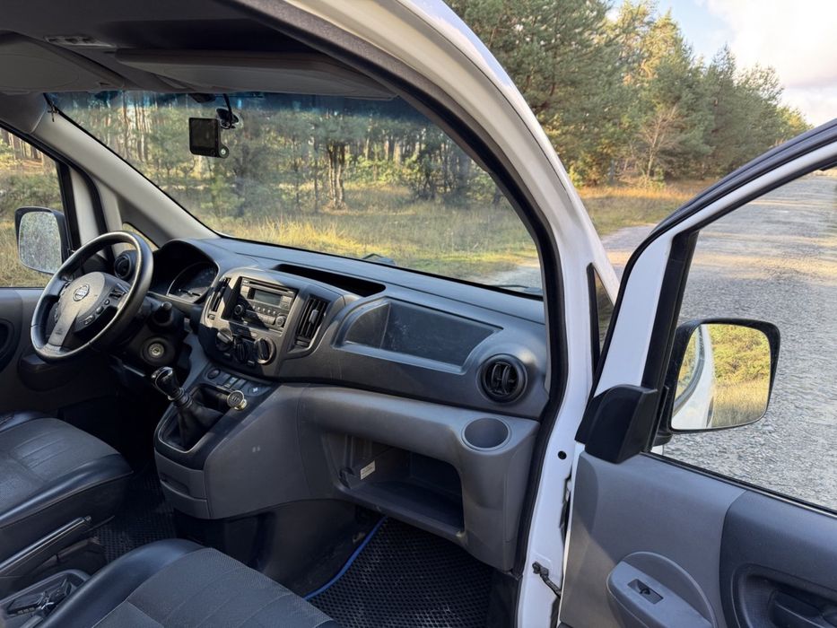 Продам Nissan NV 200