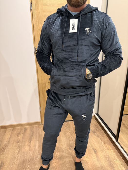 Welurowy dres ala Karl Lagerfeld