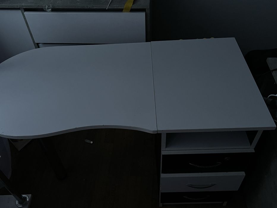 Продам стіл для манікюра