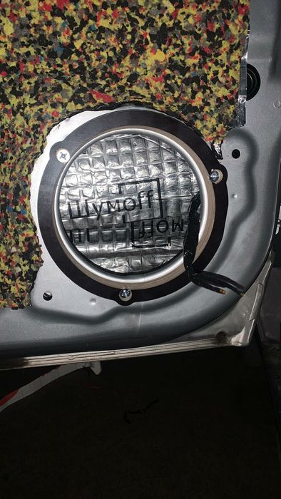 Подиумы под динамики на Suzuki Grand Vitara / SX4 / Swift / Jimny