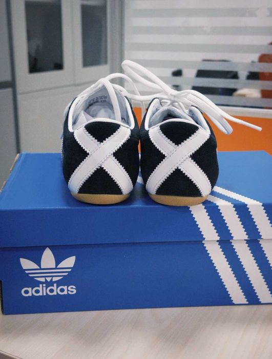 Buty-Trampk-adidas Tokyo Black White R.36