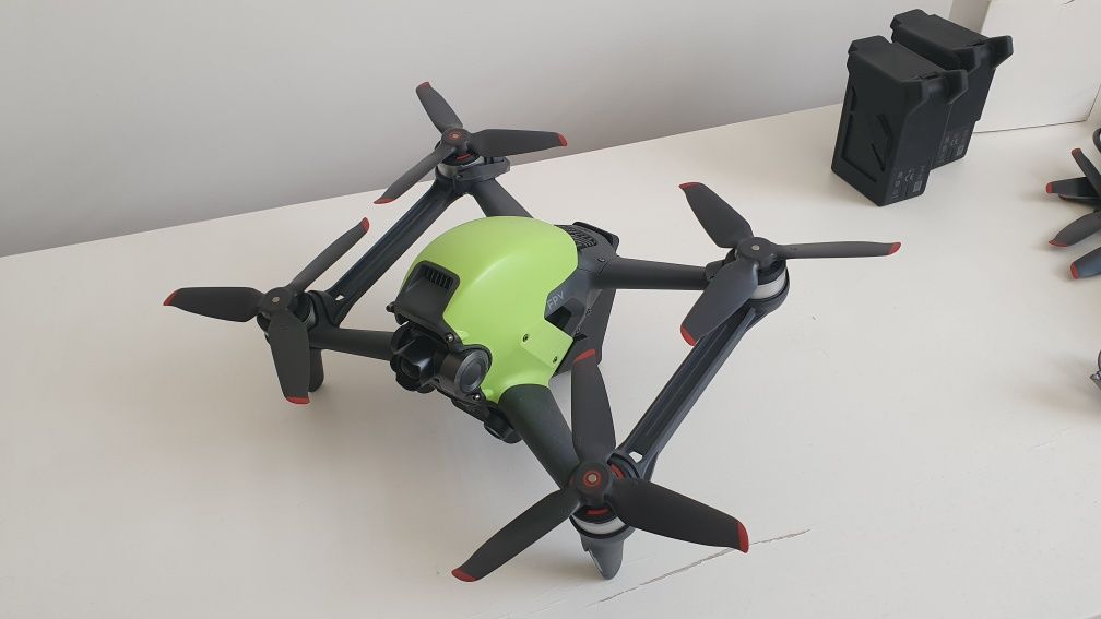 Dron Dji FPV, bogaty zestaw