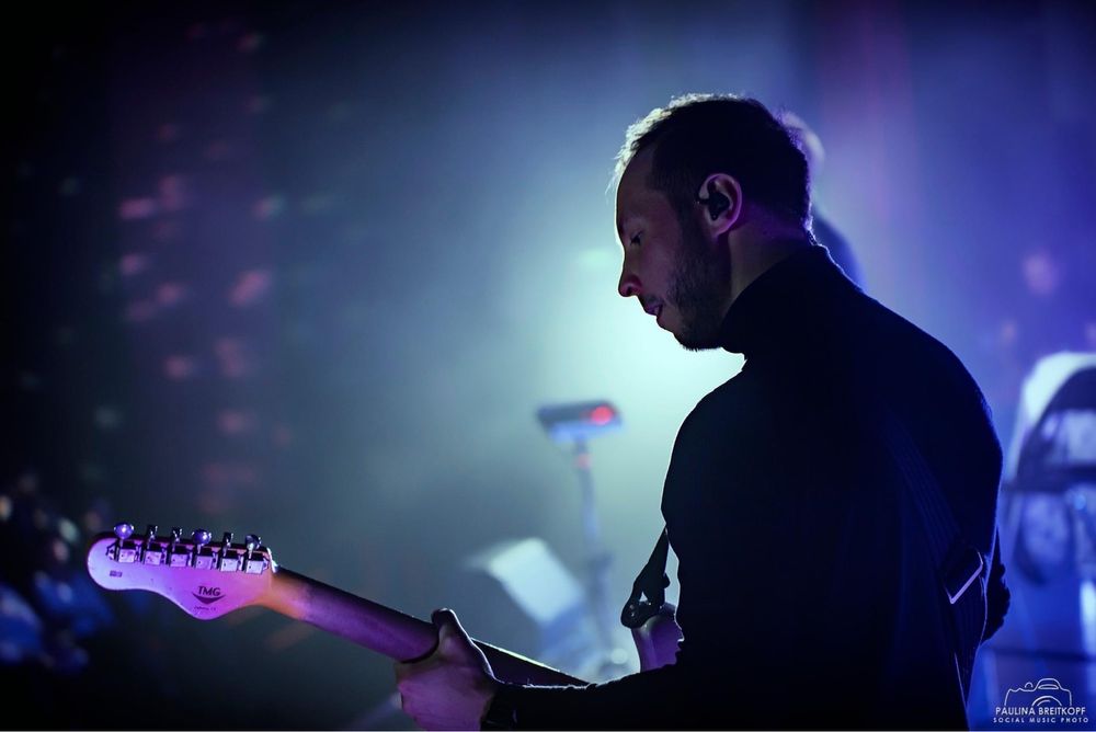 Lekcje gry na gitarze :)