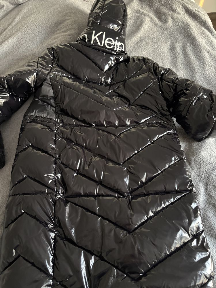 Kurtka zimowa płaszcz czarny lakierowany pikowany Calvin Klein r s m