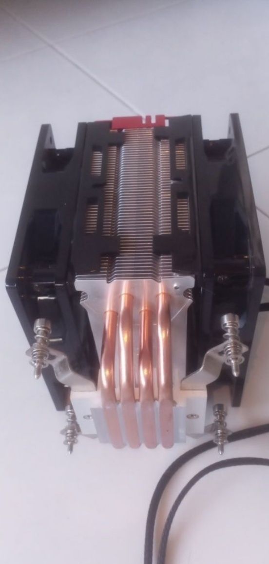 Cooler Master Hyper 212 LED 
Veio de um recheio de uma cas