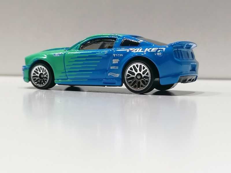 Hot Wheels 07 Ford Mustang Falken