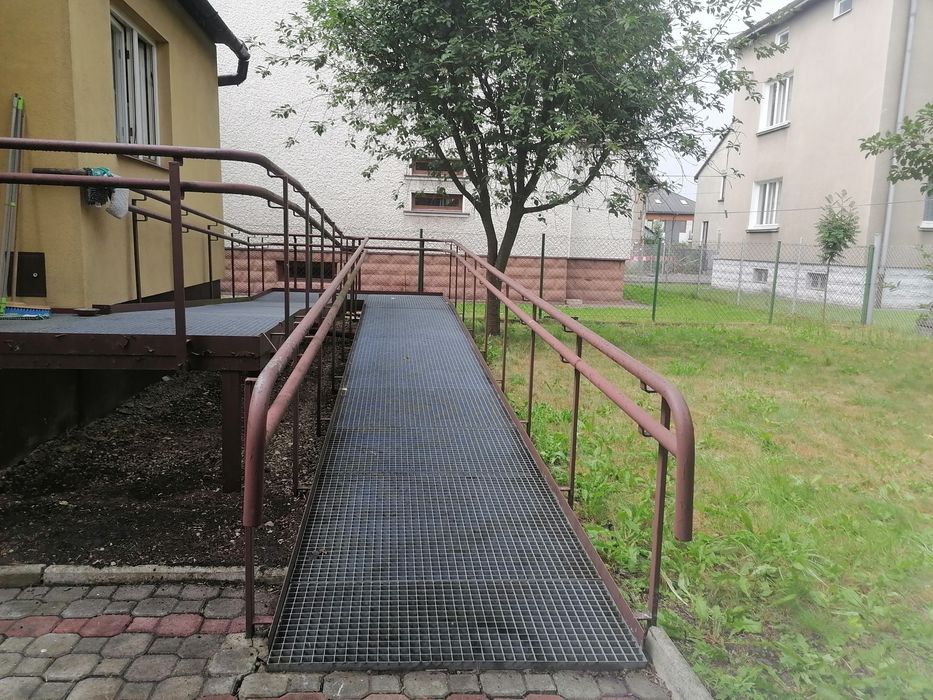 Rampa, podjazd dla wózków inwalidzkich