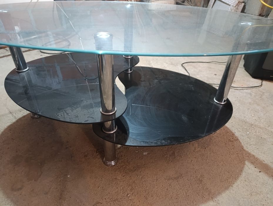Mesa de centro ou TV em vidro com medidas na foto