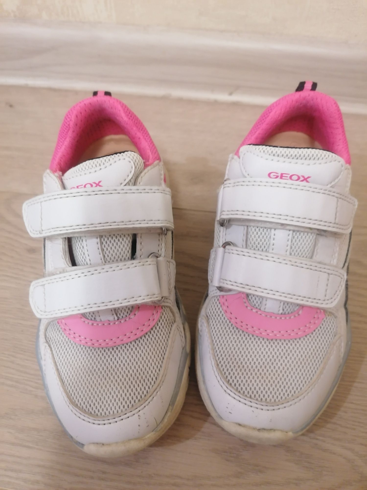 Фирменные кроссовки для девочки Geox, с кожаными вставками29р