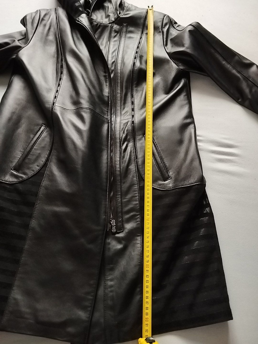 Skórzany płaszcz z kapturem firmy Marbet