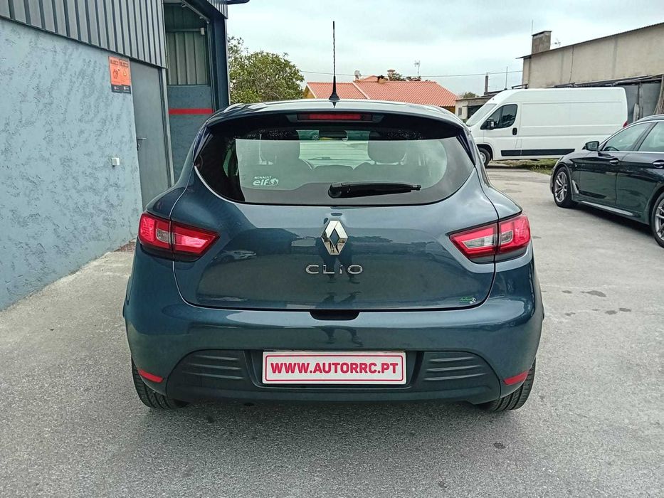Renault Clio IV 1.2 16 V – Nacional ( pequeno sinistro )