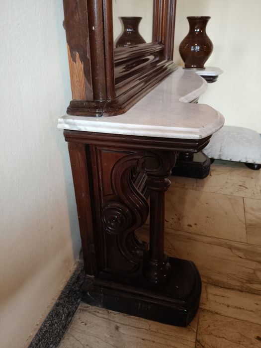 Duże klasyczne lustro wolnostojące