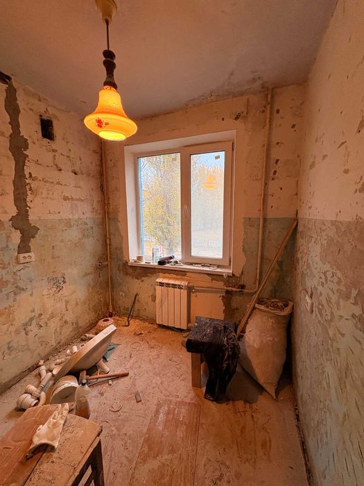 Продаж 2х кімн квартири з роздільними кімнатами .