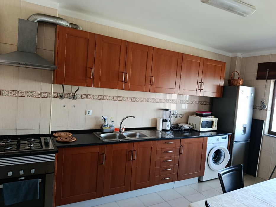 Quarto para alugar – Montijo (com casa de banho privada e TV)