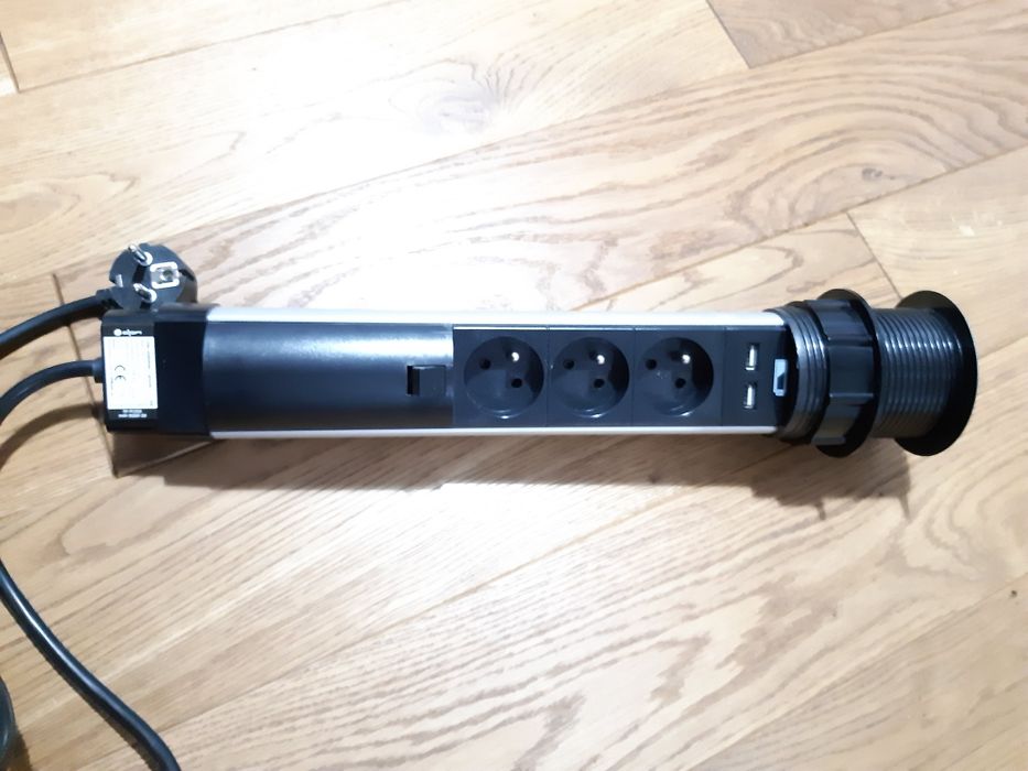 Listwa podblatowa z usb