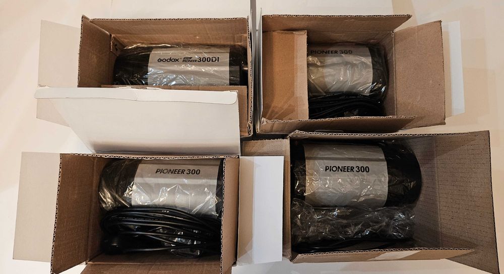 Спалах студійний/ Вспышка Godox Pioneer 300 (4шт)