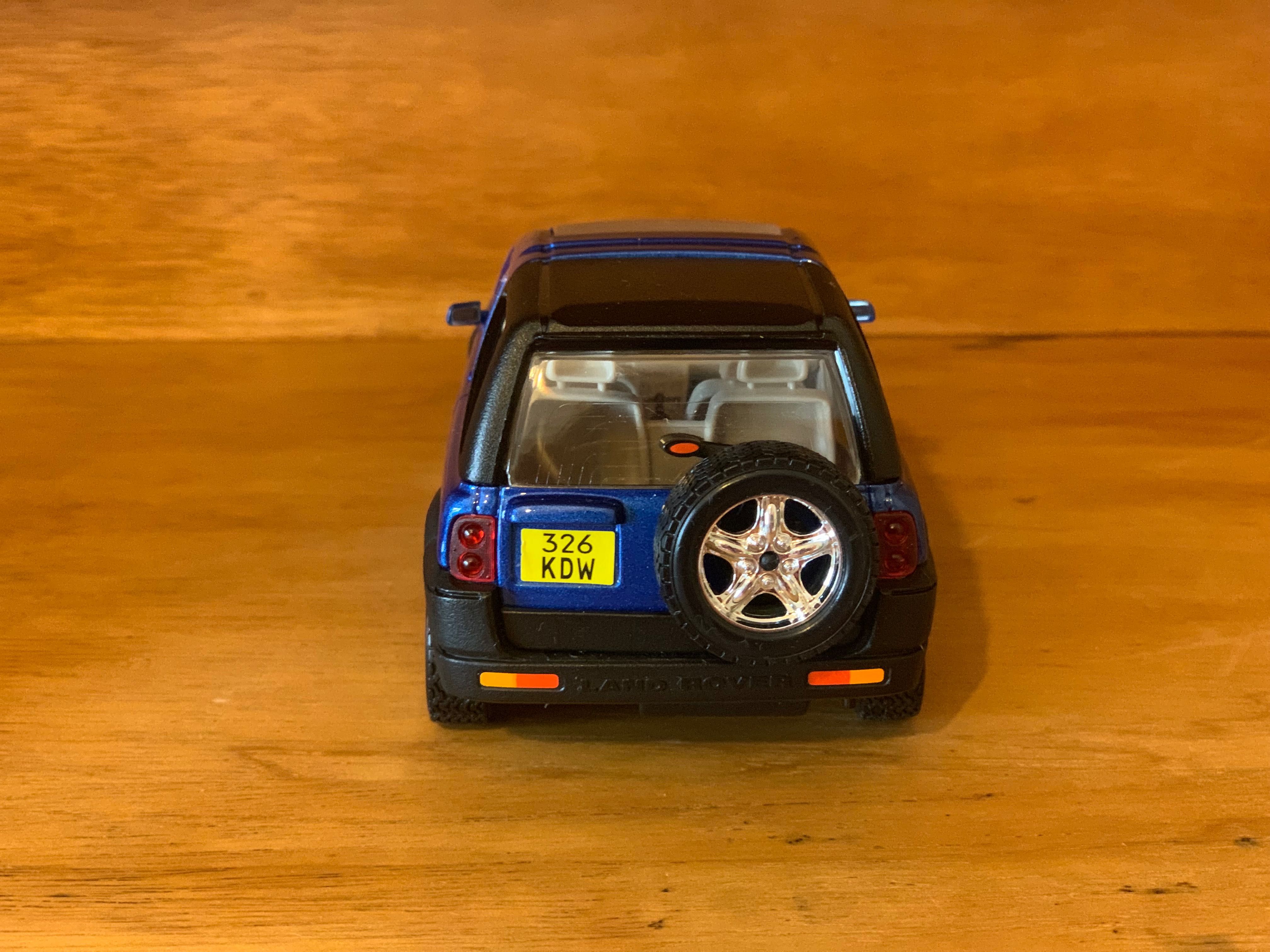 1:24 Burago Land Rover Freelander e Bmw Z4