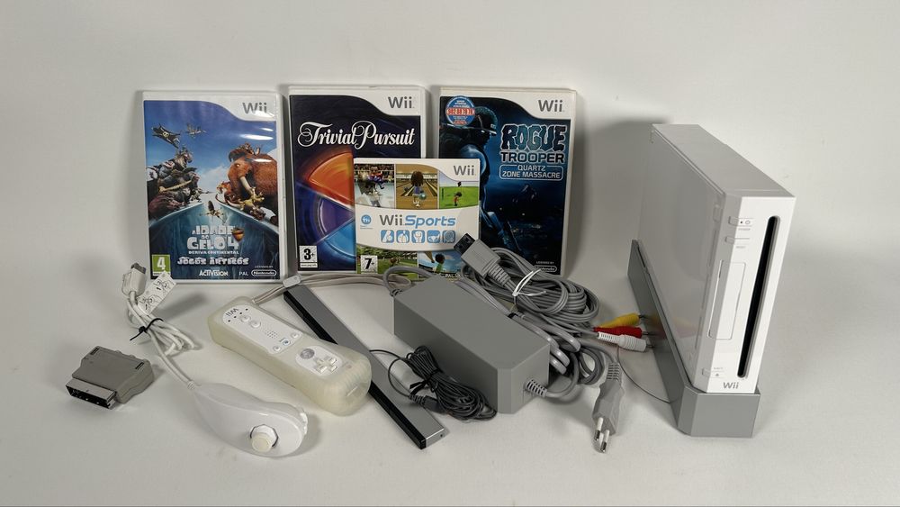 Consola Wii branca com jogos