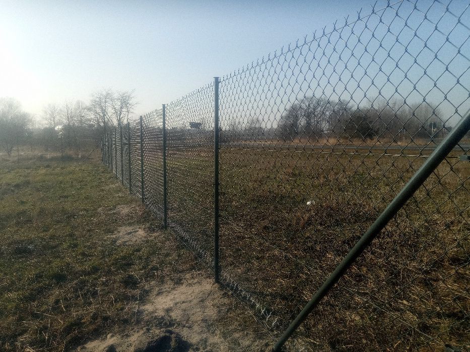 Ogrodzenia przemysłowe panele siatki  fotowoltaika farmy sady boiska