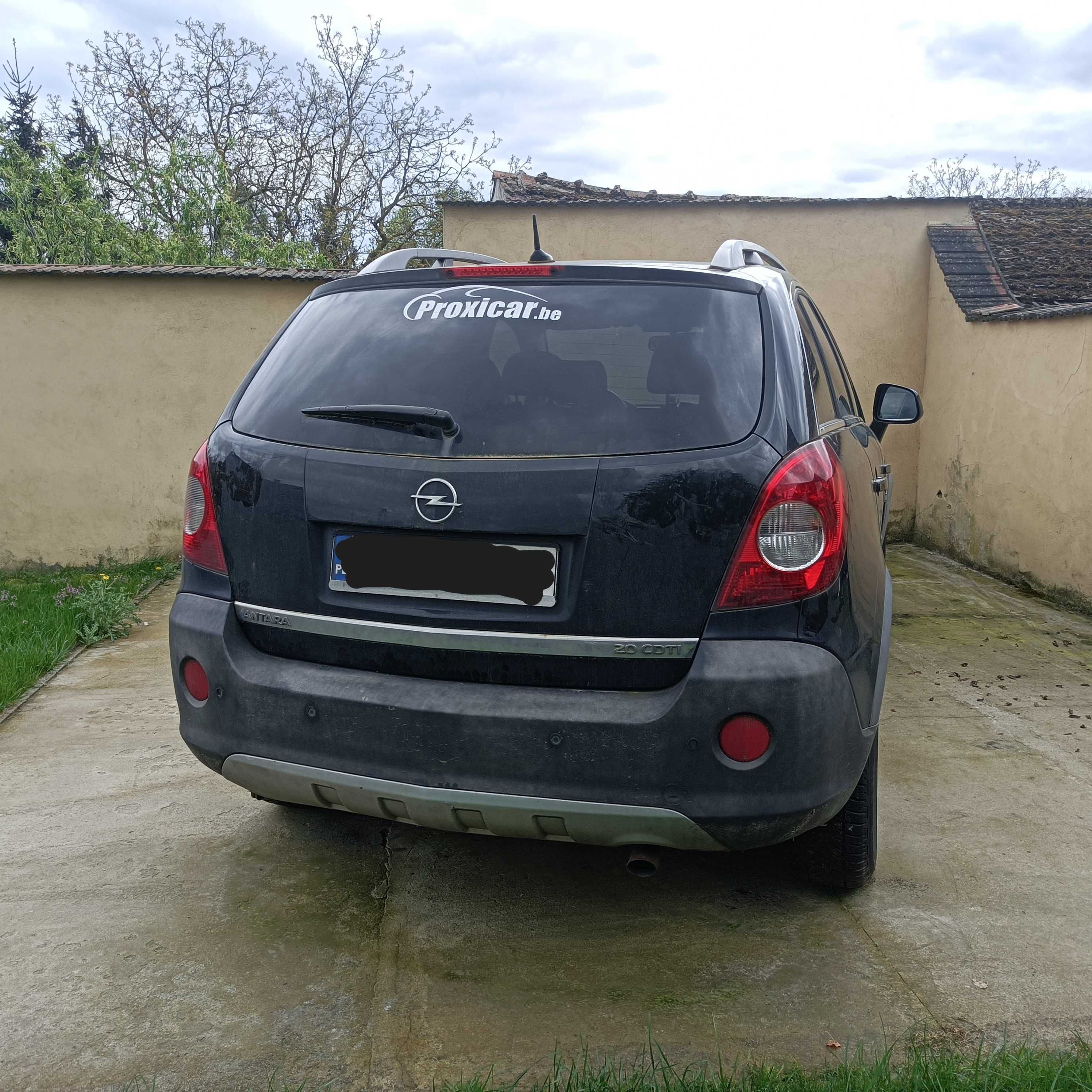 Opel Antara uszkodzony