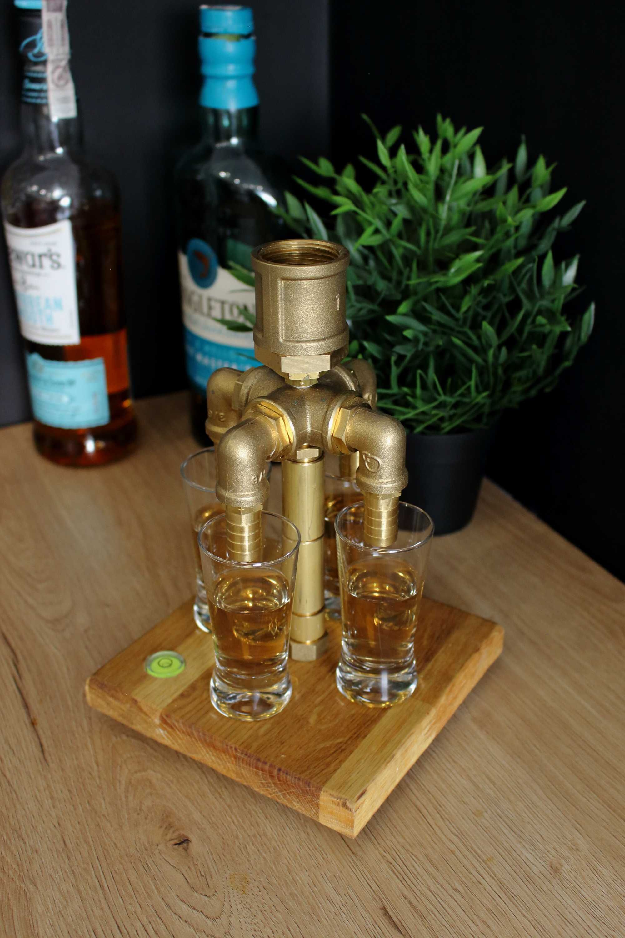Nalewak whisky wódka dozownik mosiężny na 4 kieliszki