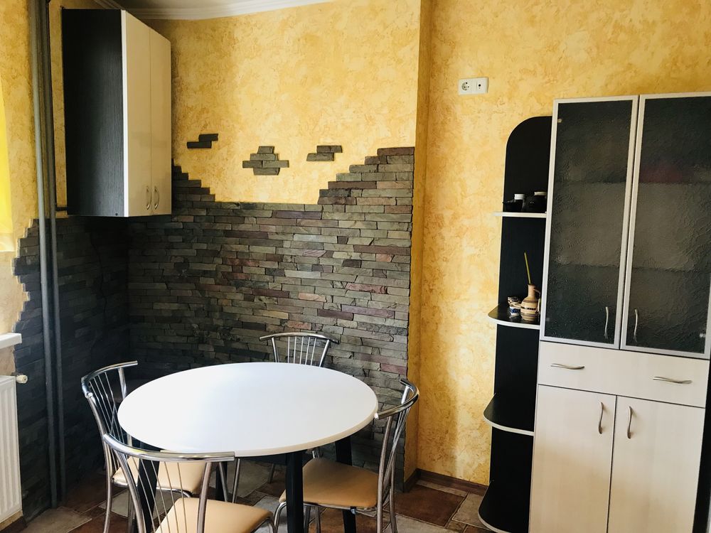 Новобудова ТРИКІМНАТНА 85 кв м поблизу Центра