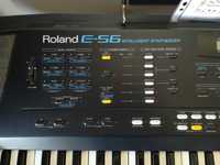 Sintetizador Roland E56 Intelligent Synthesizer;
Com tripé e banco