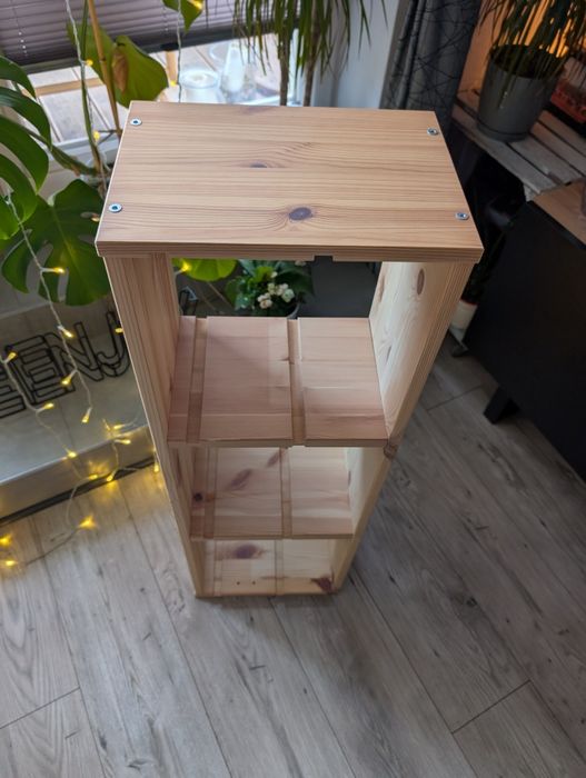 Półka /regał drewniany Ikea w bardzo dobrym stanie, jasne drewno