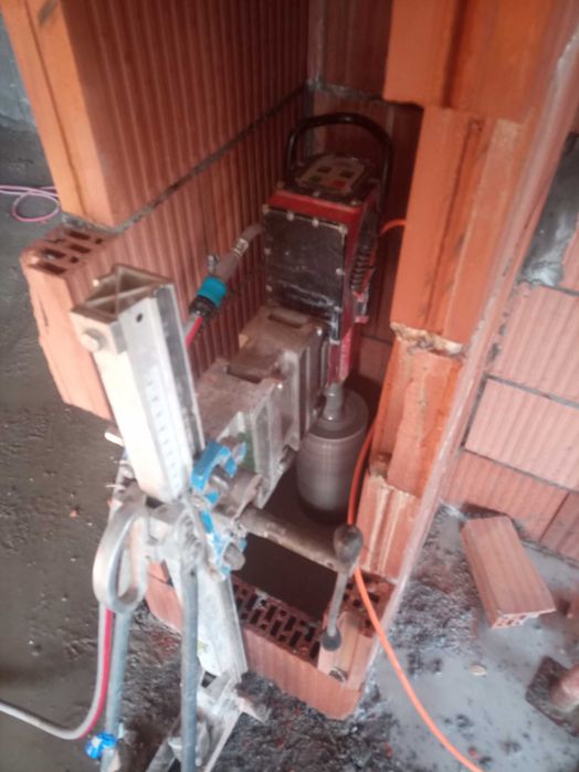 Cięcie wiercenie betonu techniką diamentową wyburzenia precyzyjne.