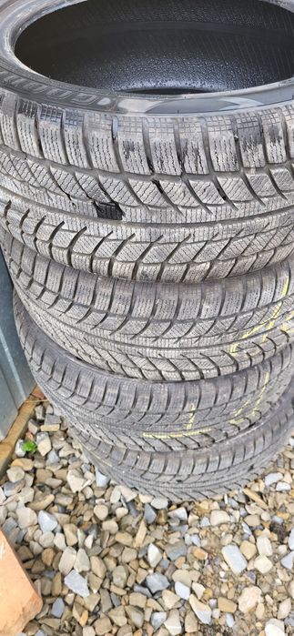 Opony zimowe 235/45 R17