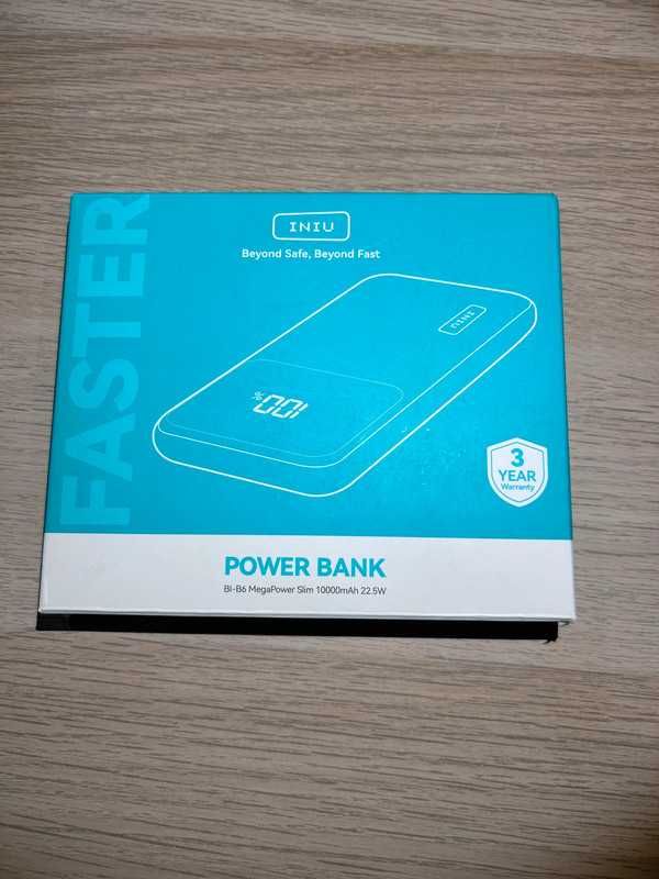 Iniu BI-B6 megapower slim 10.000 mAh power bank.