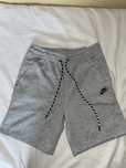 calções cinzentos nike tech M