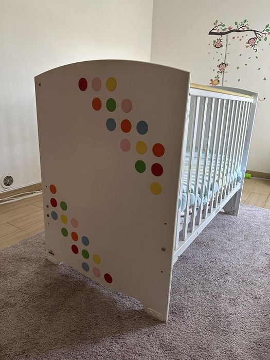 Cama de bebé com grades