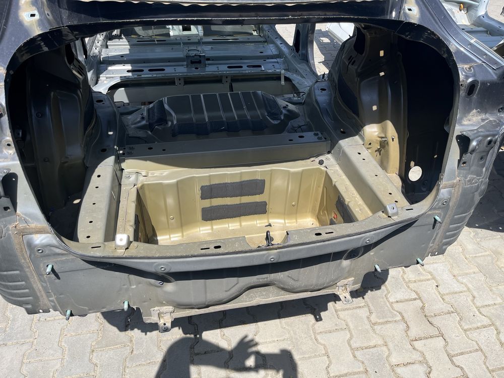 Задня панель і корито tesla M3