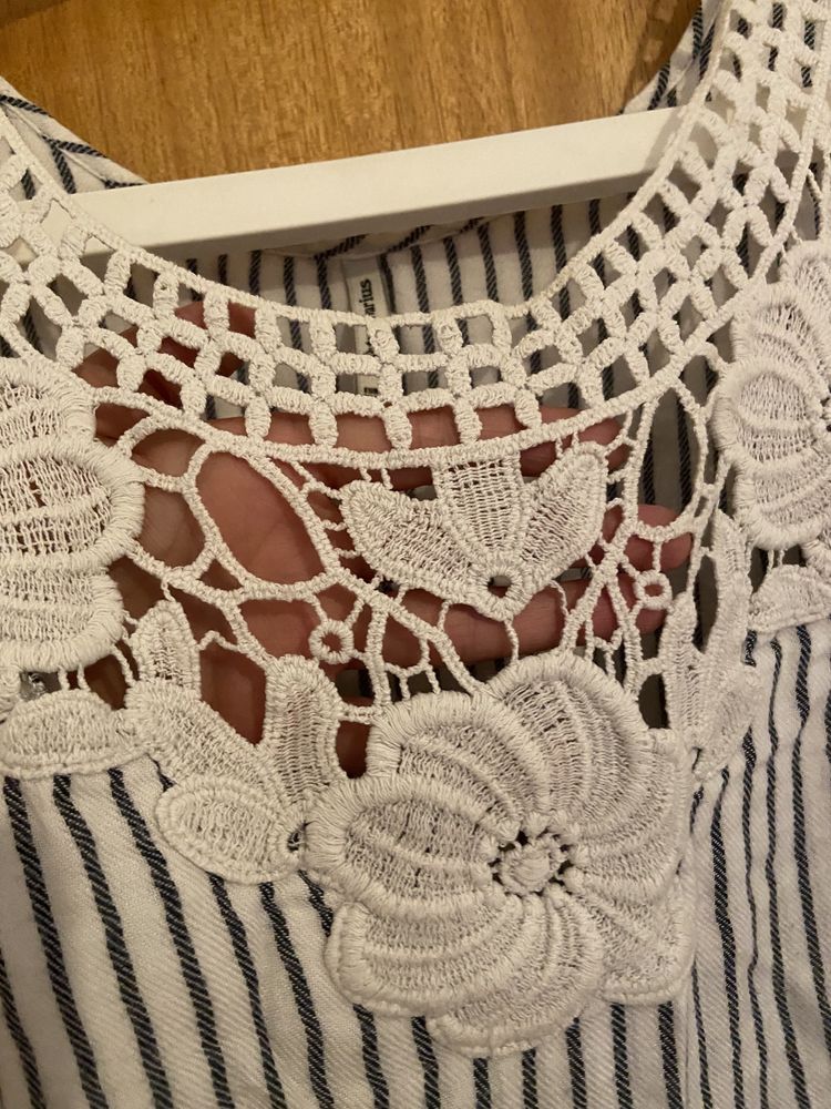 Top com renda e riscas - Stradivarius