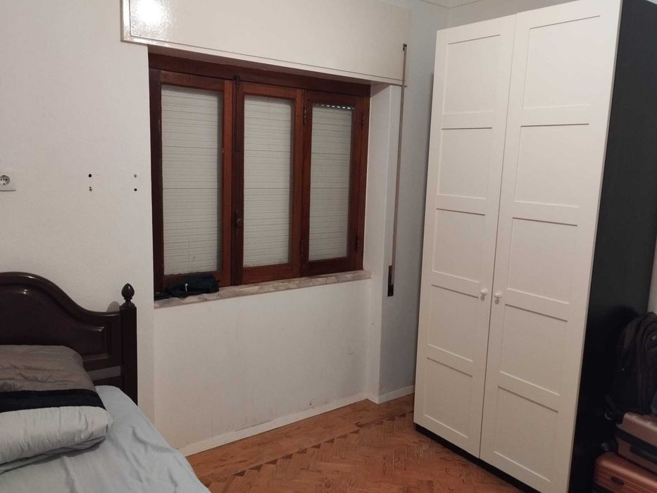 Quarto para arrendar em moradia Azambuja