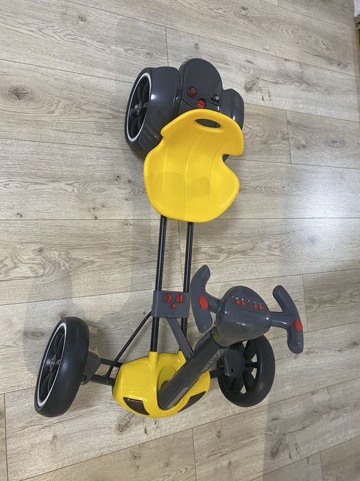 Дитячий електромобіль (картинг)